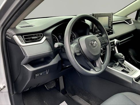 Used 2021 Toyota RAV4 LE image 17