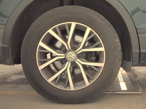 Used 2019 Volkswagen Tiguan SE image 14