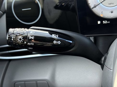 Used 2023 Hyundai Elantra SEL w/ Convenience Package image 9