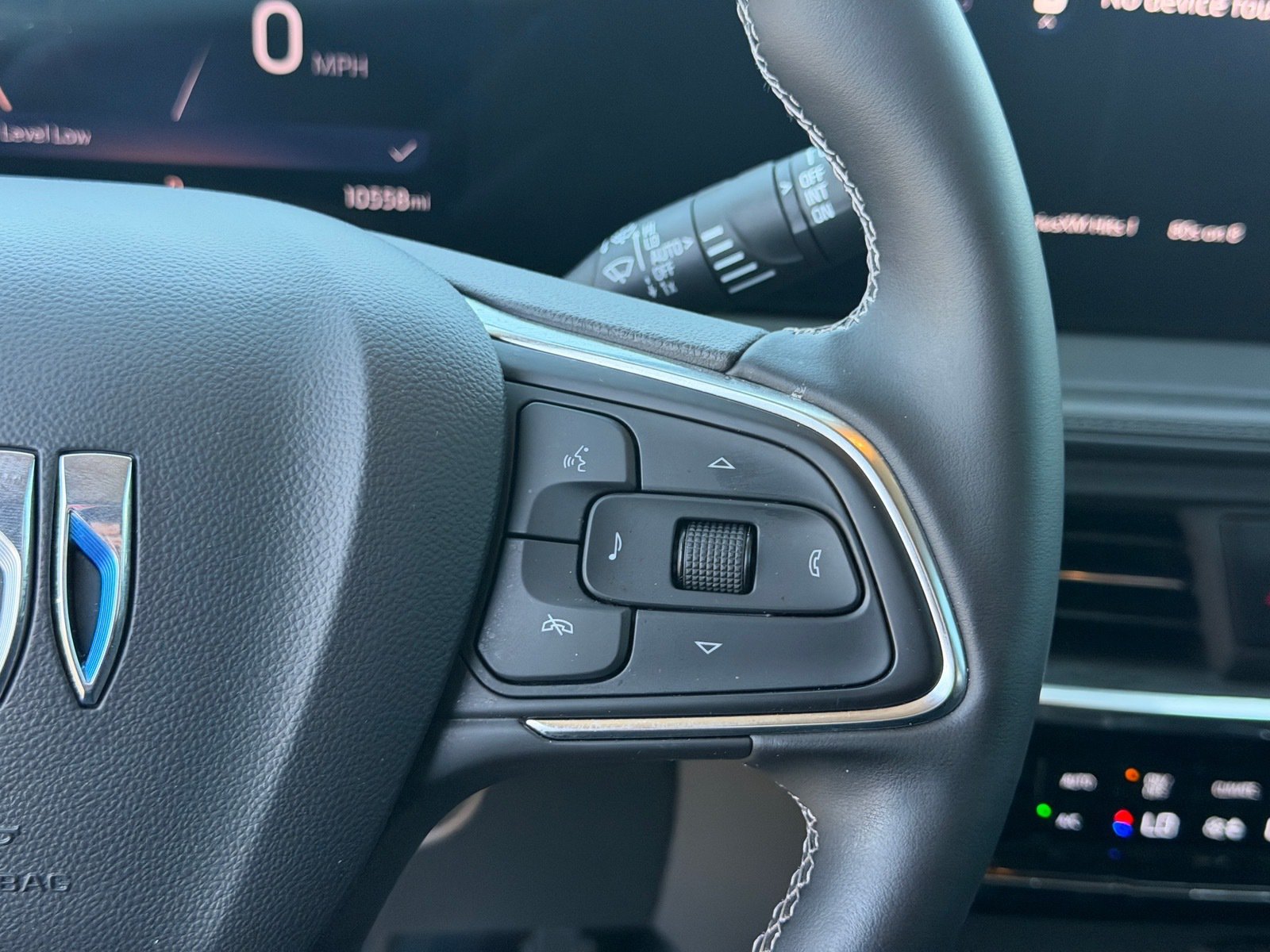 Used 2024 Buick Encore GX Avenir w/ Avenir Technology Package FWD image 21
