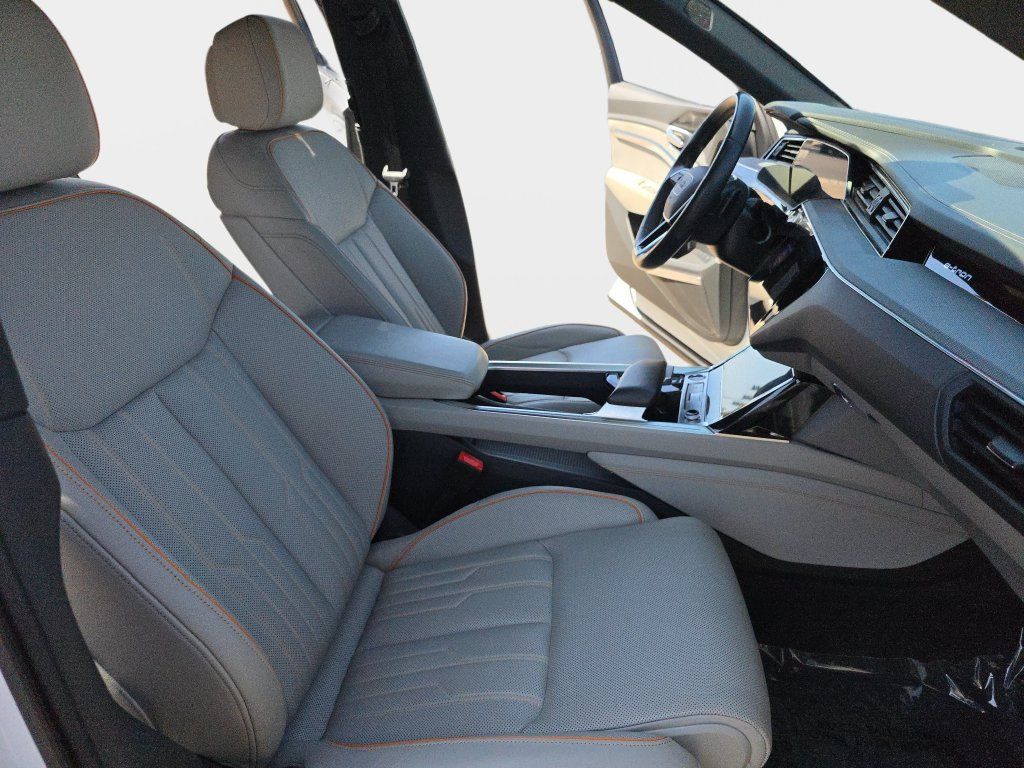 Certified 2024 Audi Q8 e-tron Prestige AWD/4WD image 10