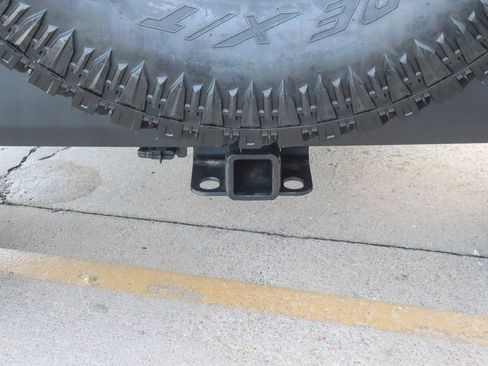 Used 2018 Jeep Wrangler Unlimited Rubicon w/ Connectivity Group AWD/4WD image 15