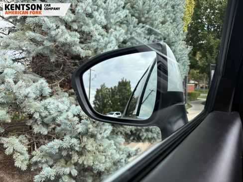 Used 2025 Nissan Pathfinder SV image 24