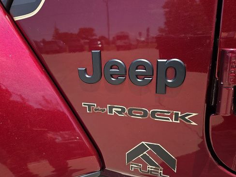 Used 2021 Jeep Wrangler Unlimited Sahara AWD/4WD image 9