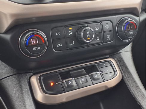 Used 2020 GMC Acadia Denali image 11