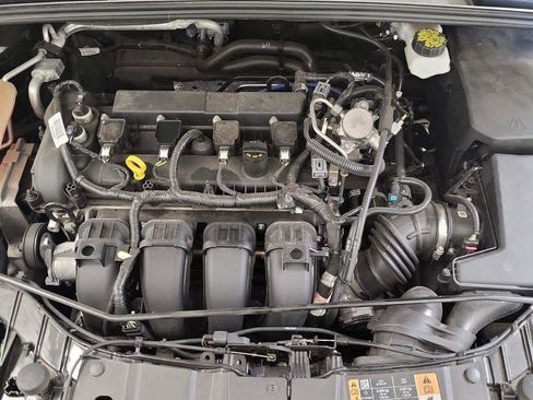 Used 2018 Ford Focus Titanium w/ Titanium Technology Package FWD image 8