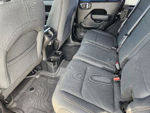 Used 2025 Jeep Wrangler Unlimited Sport image 29