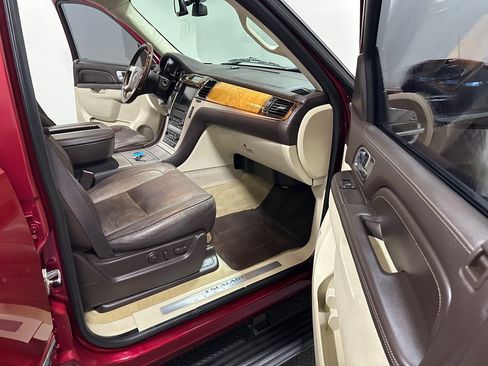 Used 2010 Cadillac Escalade Platinum AWD/4WD image 13