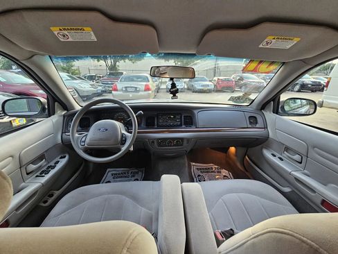 Used 2001 Ford Crown Victoria RWD image 12