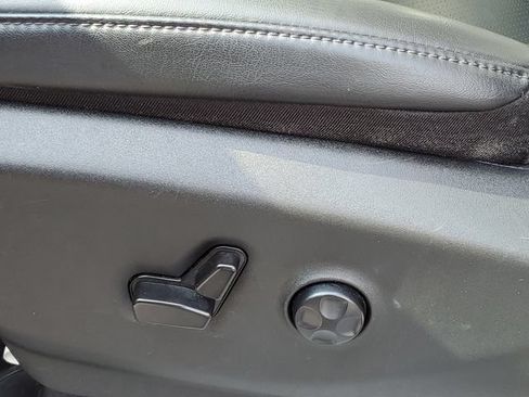 Used 2023 Chrysler Pacifica Touring-L FWD image 21