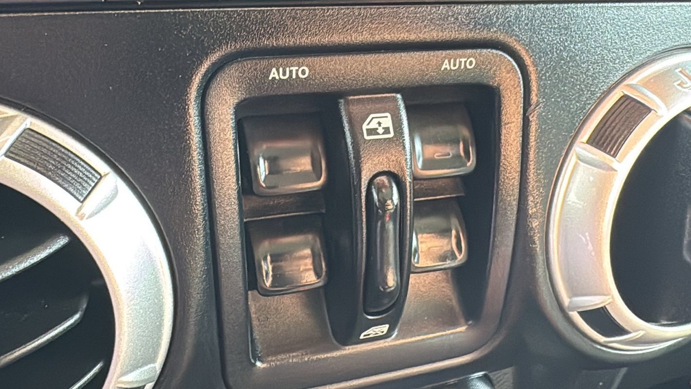 Used 2013 Jeep Wrangler Unlimited Sport AWD/4WD image 27