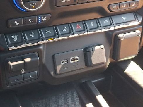 Used 2022 Chevrolet Silverado 3500 High Country AWD/4WD image 18