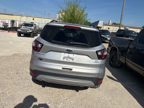 Used 2018 Ford Escape SE image 11