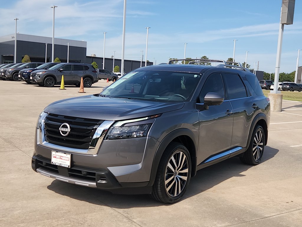 Used 2025 Nissan Pathfinder Platinum w/ Cargo Package FWD image 9
