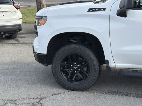 Used 2022 Chevrolet Silverado 1500 Custom Trail Boss w/ LPO, Dark Essentials Package image 12