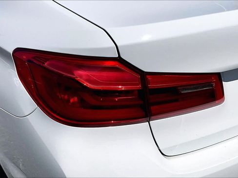 Used 2018 BMW 530i w/ Premium Package RWD image 28