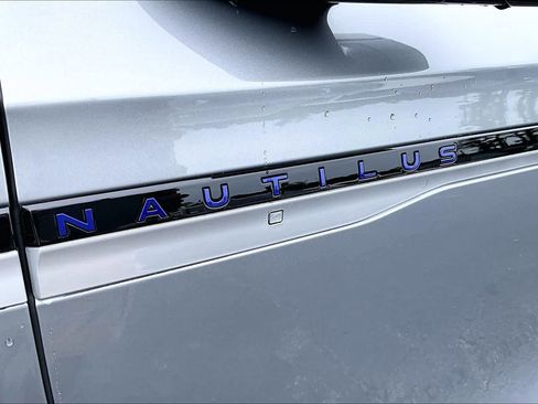 Used 2024 Lincoln Nautilus Reserve w/ Equipment Group 203A AWD/4WD image 31