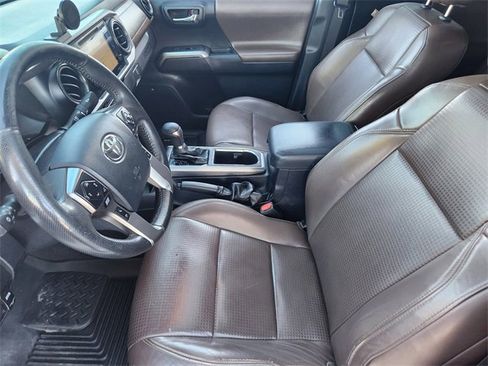 Used 2018 Toyota Tacoma Limited image 15