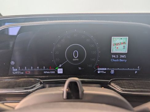 Used 2024 Cadillac Escalade ESV Premium Luxury image 12