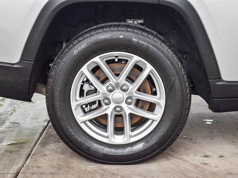 Used 2022 Jeep Grand Cherokee L Laredo w/ Luxury Tech Group I image 11