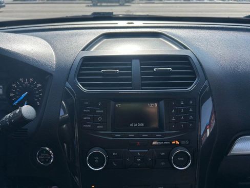 Used 2019 Ford Explorer XLT image 12