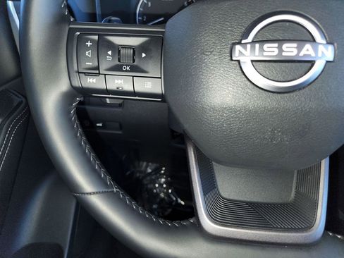 Used 2025 Nissan Rogue SV image 23