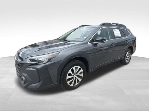 Used 2023 Subaru Outback Premium AWD/4WD image 3