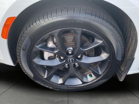 Used 2025 Chrysler Pacifica Limited AWD/4WD image 28