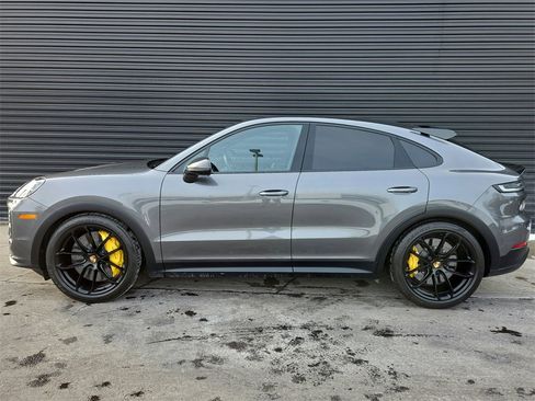 Used 2024 Porsche Cayenne Turbo GT image 2