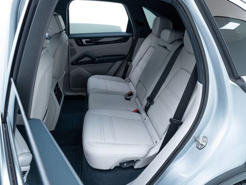 Used 2022 Porsche Cayenne E-Hybrid image 30