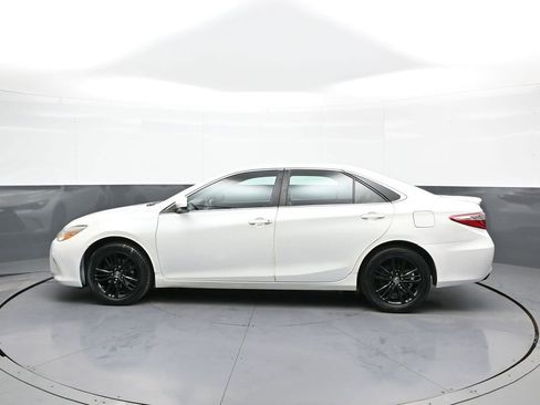 Used 2015 Toyota Camry SE image 9