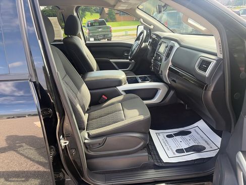 Used 2018 Nissan Titan SV w/ SV Convenience Package AWD/4WD image 43
