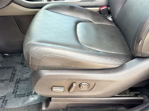 Used 2025 Kia Carnival FWD image 19