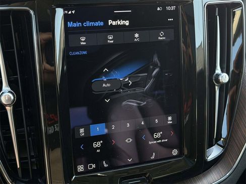 Used 2023 Volvo XC60 B5 Plus w/ Protection Package Premier image 5