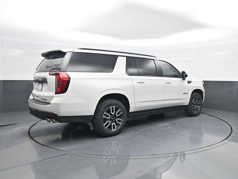Used 2022 GMC Yukon XL AT4 AWD/4WD image 8