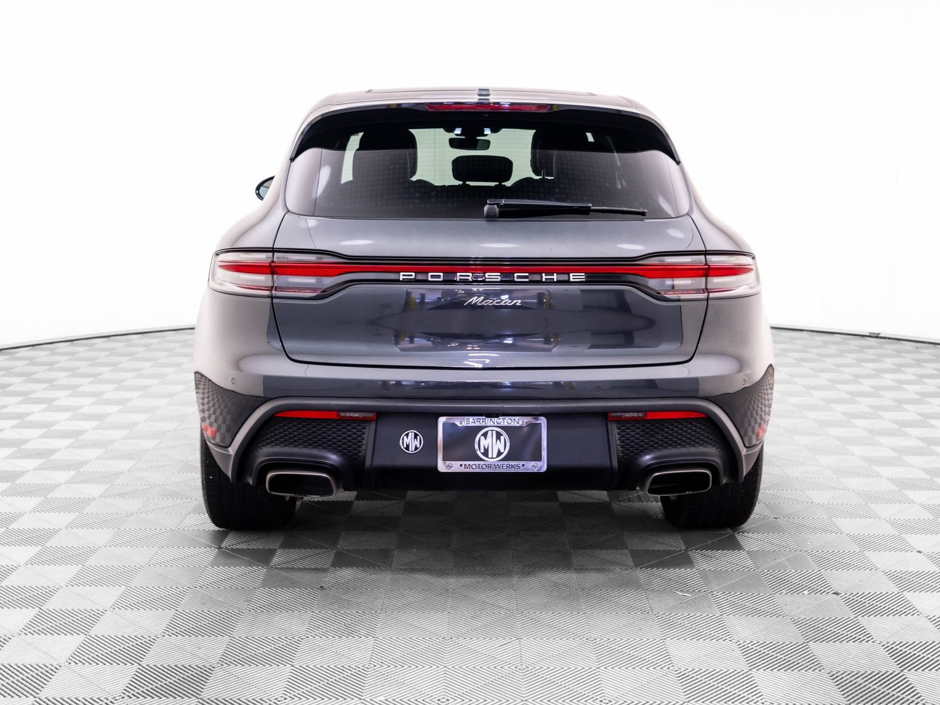 Used 2024 Porsche Macan AWD/4WD image 4