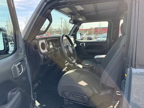 Used 2025 Jeep Wrangler Sport image 8