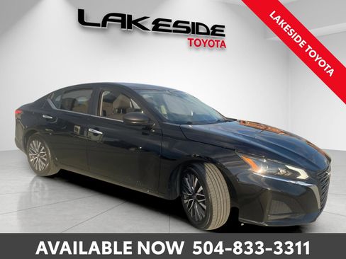 Used 2024 Nissan Altima 2.5 SV image 8