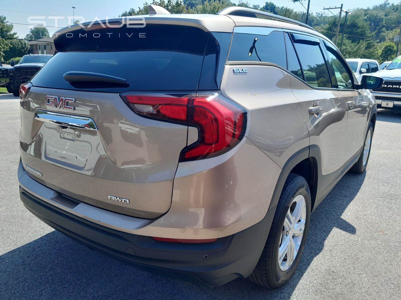 Used 2019 GMC Terrain SLE w/ Driver Convenience Package AWD/4WD image 8