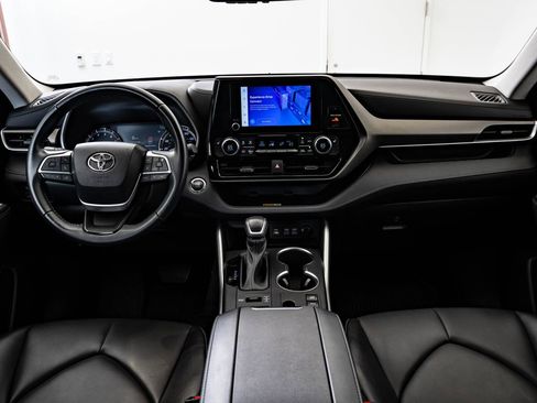 Used 2023 Toyota Highlander XLE AWD/4WD image 34
