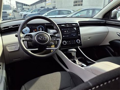Certified 2024 Hyundai Tucson SE image 10