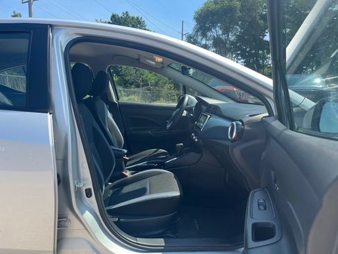 Used 2025 Nissan Versa SV FWD image 33