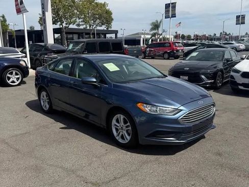 Used 2018 Ford Fusion SE FWD image 3