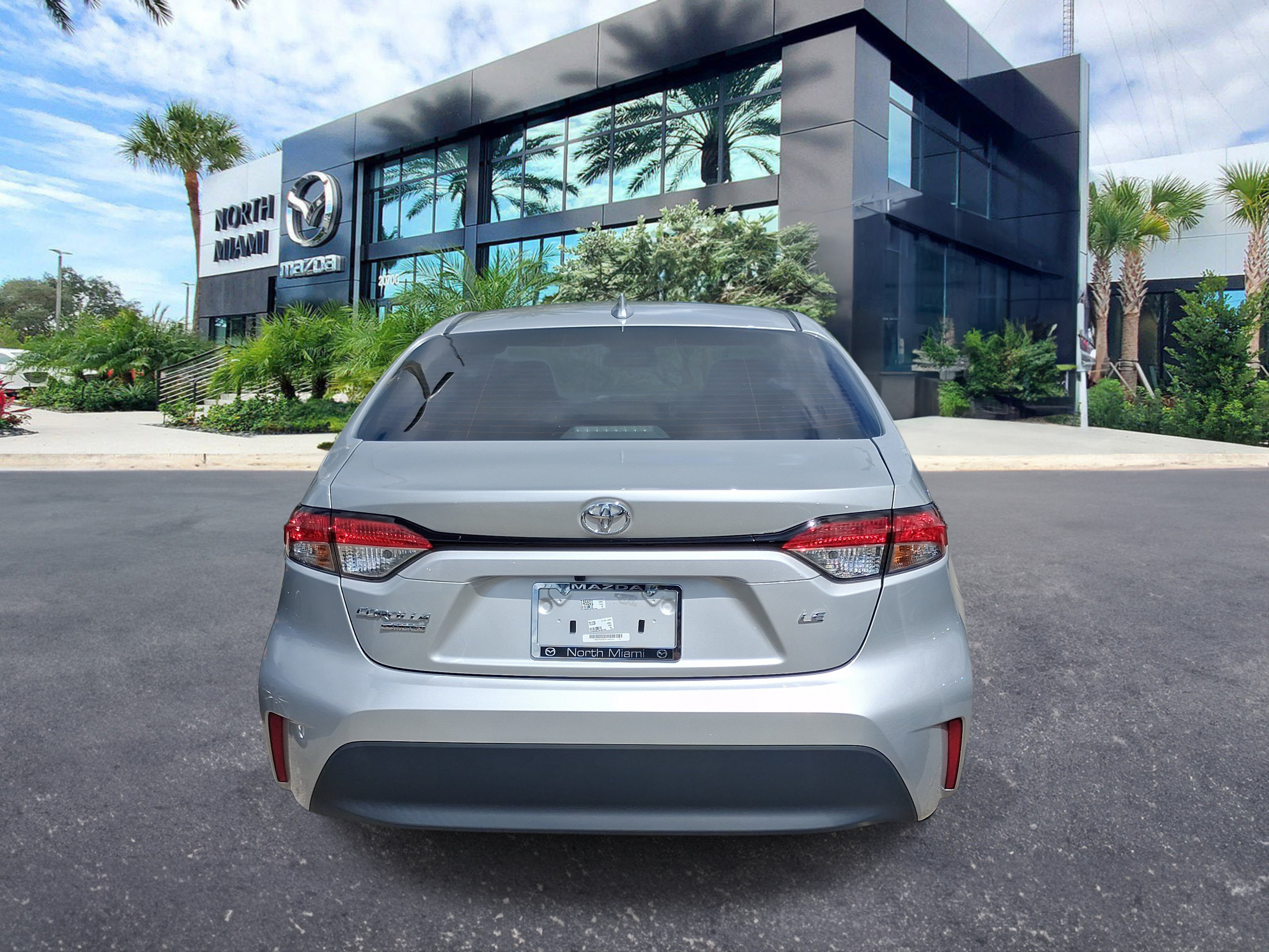 Used 2025 Toyota Corolla LE FWD image 4
