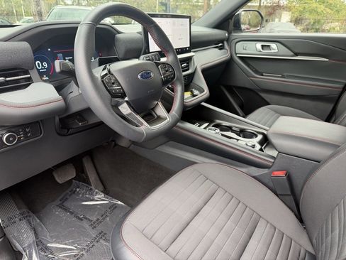 Used 2025 Ford Explorer ST-Line image 21
