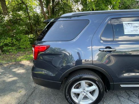 Used 2017 Ford Explorer XLT w/ Equipment Group 201A AWD/4WD image 9