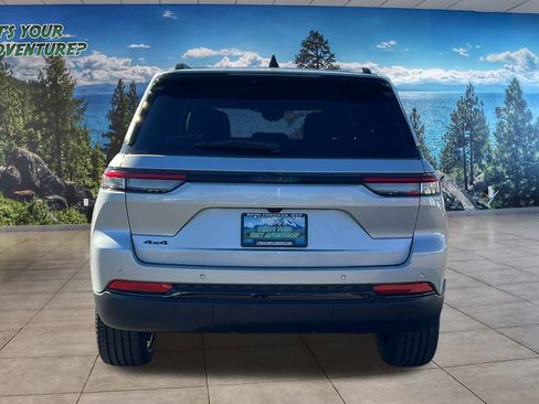 New 2025 Jeep Grand Cherokee Altitude image 6