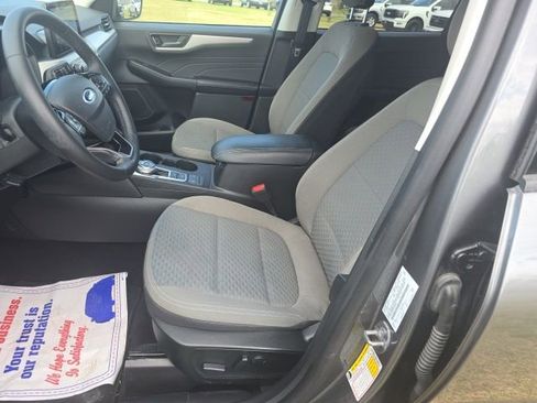 Used 2022 Ford Escape SE w/ SE Sport Appearance Package image 14