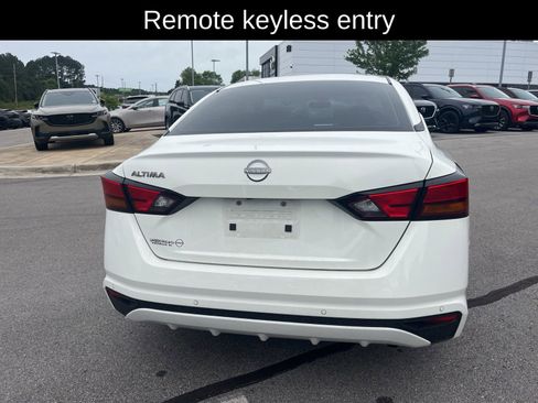 Used 2024 Nissan Altima 2.5 S FWD image 4