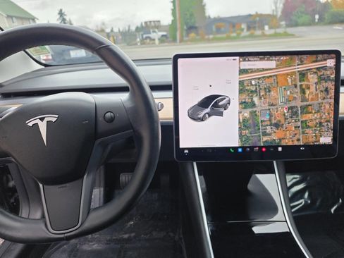 Used 2018 Tesla Model 3 Mid Range image 10